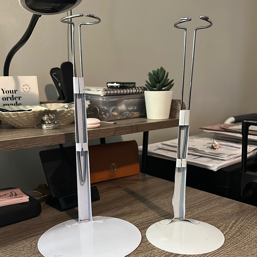 Silver Bar Accessories with Modern Minimalist Design
